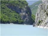 Albanija -pot proti Piramidi,jezero Komani Skoraj triurna plovba .