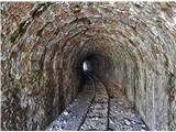vračala sva se skozi tunel,  ki je služil v času odprtega rudnika 