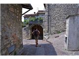 Cima Comer - 1281 m / Monte Denervo - 1461 m (nad vasjo Musaga, Garda) Stare vasi imajo prav poseben čar