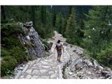 Col Becchei Dessora - 2794 m Sledi še sestop v dolino. Pot je odlično urejena, najbrž zaradi obilice turistov