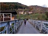 Dosso Alto - 2065 m (blizu jezera Lago d'Idro) Najprej se nekaj malega spustiva in čez most Ponte di Selva prečiva reko Fiume