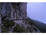 Sasso di Stria ( Sas de Stria / Hexenstein ) - 2477 m Malo se spustiva, nato se začne vzpon pod ostenja Strie