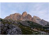 Col Becchei Dessora - 2794 m Pot že dobro poznava in hitro sva čez prelom. Dan je vse krajši, sonce že pozno vstaja