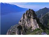 Cima Mughera - 1161m (nad vasjo Limone sul Garda) Z vsakim pridobljenim višincem so lepši razgledi :)