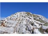 Seekofel / Croda del Becco - 2810 m Začetni vzpon je poln serpentin, na prelomu v položnejši svet pa so celo verige
