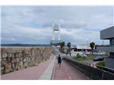 Camino dos Faros - Pot svetilnikov Nadaljujeva z ogledom obalnih delov mesta. V ozadju 80 m visok pomorski nadzorni stolp