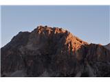 Monte Cernera - 2665 m Tudi koča Lagazuoi se že pridno nastavlja soncu