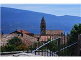 Cima Rocchetta – 917 m ( nad vasjo Tignale, Garda ) Muslone, lepo obnovljena vasica. Veliko objektov oddajajo turistom