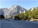 Gorski treking po Kreti Izhodiščna parkirna ploščad Xiloskalo z Gingilosom 2080 v ozadju.