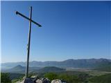 pogled na Velebit, desno ob križu je Visočica