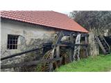 Pot cistercijanov Malnarčkov mlin - edino ohranjeno mlinsko kolo v dolini