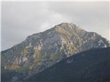 Preddvor-jezero Črnava  Od tu so izhodišča za lažje in zahtevnejše gorske ture. To je Storžič in ta že spada v visokogorje .