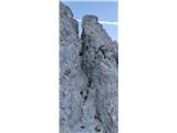 Razor (2601 m) - Severozahodni greben ...20-meterski navpični in rahlo previsni kamin (IV) proti grebenu.