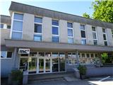 začneva pri Mladinskem centru, kjer je žig