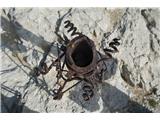 Un'altra installazione altamente artistica dai resti della Prima Guerra Mondiale