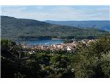 Cres. Prav v mesto danes ne greva, ker že prej zavijeva desno