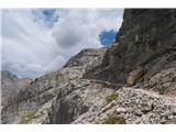 Furcia Rossa III (2794 m) in ferata Via della Pace Sedaj greva v dolino po udobni poti 