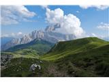 Tale vršac še čaka na naju. V oblakih se skriva Monte Pelmo