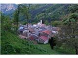 Dordolle s vrha. Kuće su u hrpi, gotovo se dodiruju.