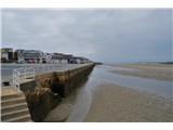 Its characteristic is an extremely shallow sea, where during low tide numerous dunes appear