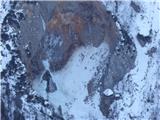 Orlovo gnezdo z ledenim slapom