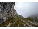Prima Pala di San Lucano - 2221 m Do sedla morava, nato bova zavila levo