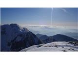 Maselnik - Leskovški vrh  1903m.  levo Stador. Zadaj so vidne meglice. 