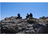 Cima d'Auta Orientale - 2645 m Vrh je kar obljuden. Vsi ti pohodniki so prišli po normalki