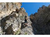 Cima d'Auta Orientale - 2645 m Midva se opremljava, predhodnika pričneta z vzponom …