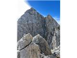 Ellmauer Halt (2342m) V višini Kaiserkopfa pa naravnost navzgor. 