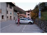 Ferata Signora delle Acque (blizu jezera Lago di Tenno) Parkirava na manjšem parkirišču v vasi Ballino. Kakšnega drugega nisva zasledila