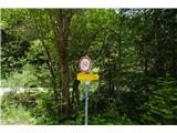 Zelo očitna prepoved kolesarjem, v prvi vrsti MTB. Tega srečujeva vedno več