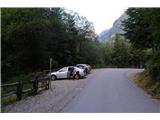 Parkirava na začetku doline Zadnjica. Plačava razumnih 10€/24ur