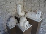 miniature cerkva mimo katerih smo hodili