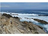 We like this, the crashing of waves against the coastal rocks. Soothing, meditative …