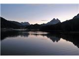 Monte Cristallino di Misurina Zgodaj zjutraj parkirava pri jezeru Missurina na parkirišču Col de Varda