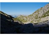 V ozadju je greben Monte Crostisa