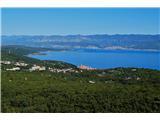 Vrbnik je že globoko pod nama