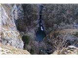Pogled na turistični izhod iz Škocjanskih jam. Impresivno