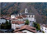 Monte Telegrafo - 2175 m Glavna cerkev Chiesa di San Giorgio Martire. Podporni zidovi so visoki vsaj toliko kot cerkev
