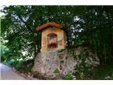 Monte Pizzocolo - 1581 m (nad vasjo Navazza, Garda) Neobičajna kapelica ob cesti ...