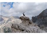 Dolomiti d'Ampezzo - Ferata Šara del Minighel Po dozi priboljškov vzameva slovo in vmes pozdraviva še gorskega stražarja :)