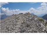 Furcia Rossa III (2794 m) in ferata Via della Pace Najin vrh Piz Forcia Rossa III. Nahaja se nekaj sto metrov izven poti
