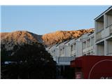 Baška, turistični del z apartmaji in kampi, predvsem pa s pekarnami na vsakem vogalu