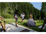 Kakšno gromozansko naključje. Pri koči že tabori Stephano, tudi Francoz in tudi on hodi po rdeči Via Alpini. Spoznata se šele tukaj :)