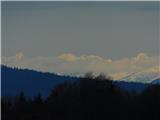 Pogled na zasnežene Kamniško Savinjske Alpe.