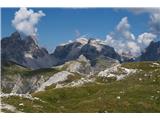 Plešasta gora na sredini je Croda dei Baranci z dolgim dostopom in krasnim zaključkom