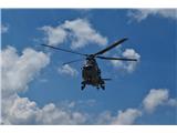 Začuda helikopter pristaja tik pred nama