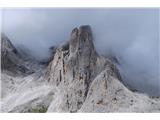 Sextenski Dolomiti – ferata Mazzetta Še en atraktivni vrh se pokaže iz megle