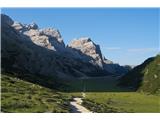 Furcia Rossa III (2794 m) in ferata Via della Pace Dolina Fanes. Njena posebnost je jutranji hlad in mrazišča ob rekah